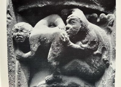 Ritual scene of ass-kissing (XII century) at the Saint-Pierre-et-Saint-Paul de Troyes Cathedral. Source: Jean-Dominique Lajoux, Art profane et religion Populaire au Moyen Âge, Paris 1985.