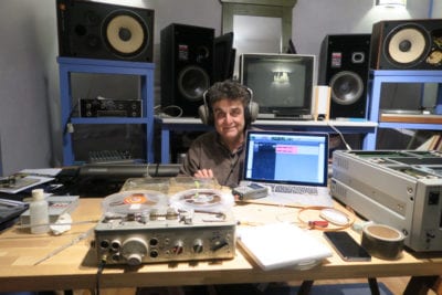 1/4 - Xavier Bellenger - Dans son studio de Montreuil, en pleine numérisation de ses bandes analogiques
